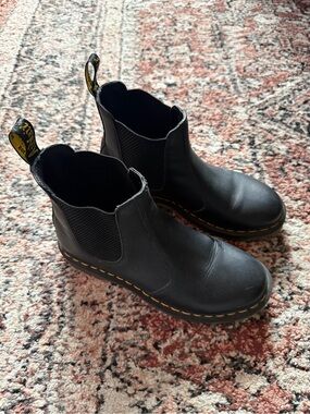 Dr. Martens 2976 Chelsea Boots